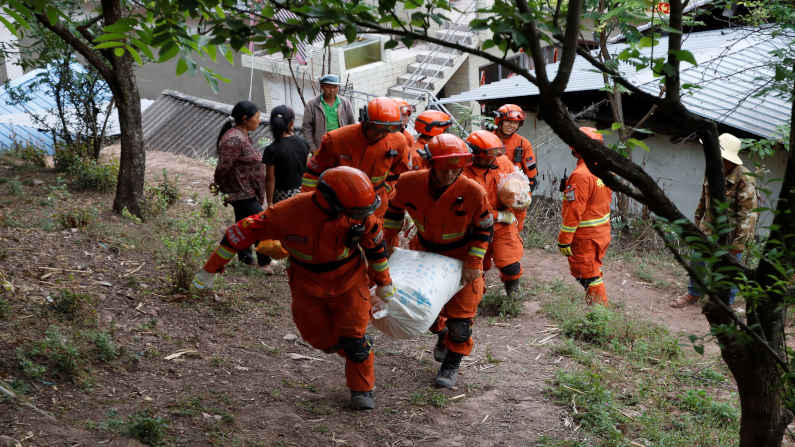 Firefighters carry emergency supplies for the victims of the earthquake in Dali Prefecture in China's southwest Yunnan province. Four earthquakes of over 5.0-magnitude jolted several parts of China from 9 pm to 11 pm leaving thousands of people homeless. (PC: China OUT)]